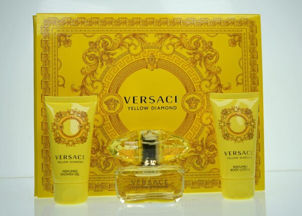 Versace Yellow Diamond 3 piece v2 Eau de Toilette for Women (Gift Set) Versace Yellow Diamond 3 piece v2 Eau de Toilette for Women (Gift Set)